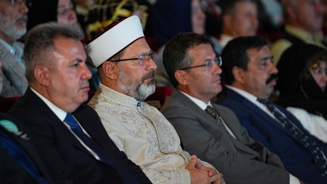 Diyanet İşleri Başkanı Ali Erbaş İzmir'de Mevlid-i Nebi Haftası'nda Önemli Mesajlar Verdi