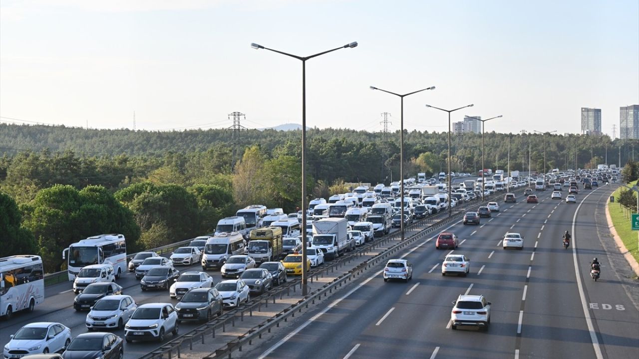 İstanbul'da Trafik Yoğunluğu Can Sıkıyor