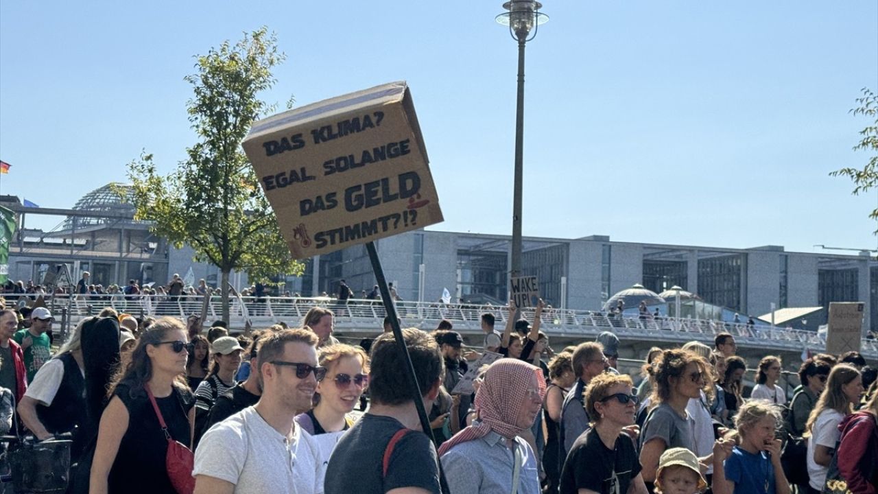 Berlin'de İklim Protestosu: Gelecek İçin Hareket Zamanı