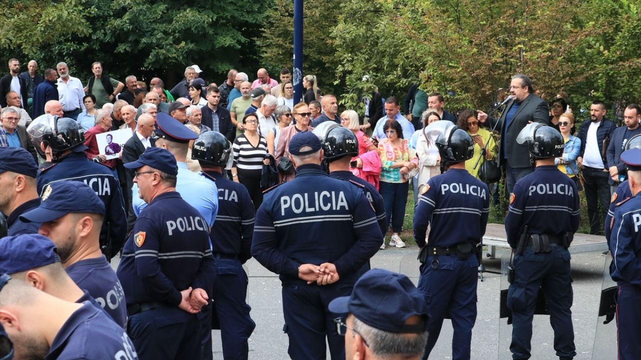 Tiran'da Protestolar Devam Ediyor: Veliaj'ın İstifası İsteniyor