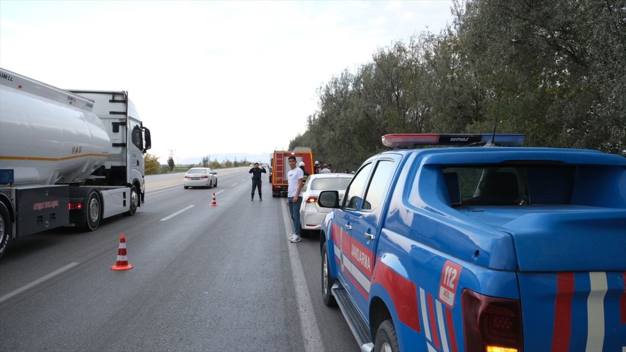 Konya'da Şarampole Devrilen Araçta Can Kaybı