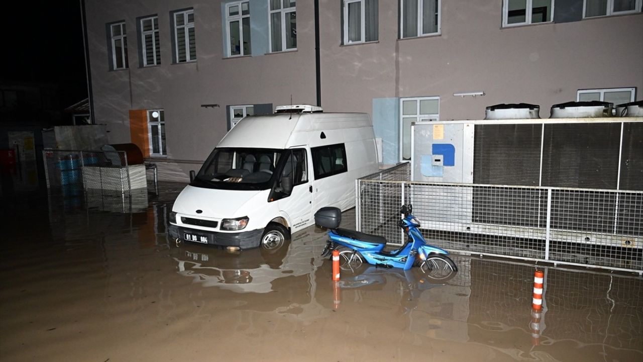 Trabzon'daki Sağanak Yağış ve Hastane Tahliyeleri