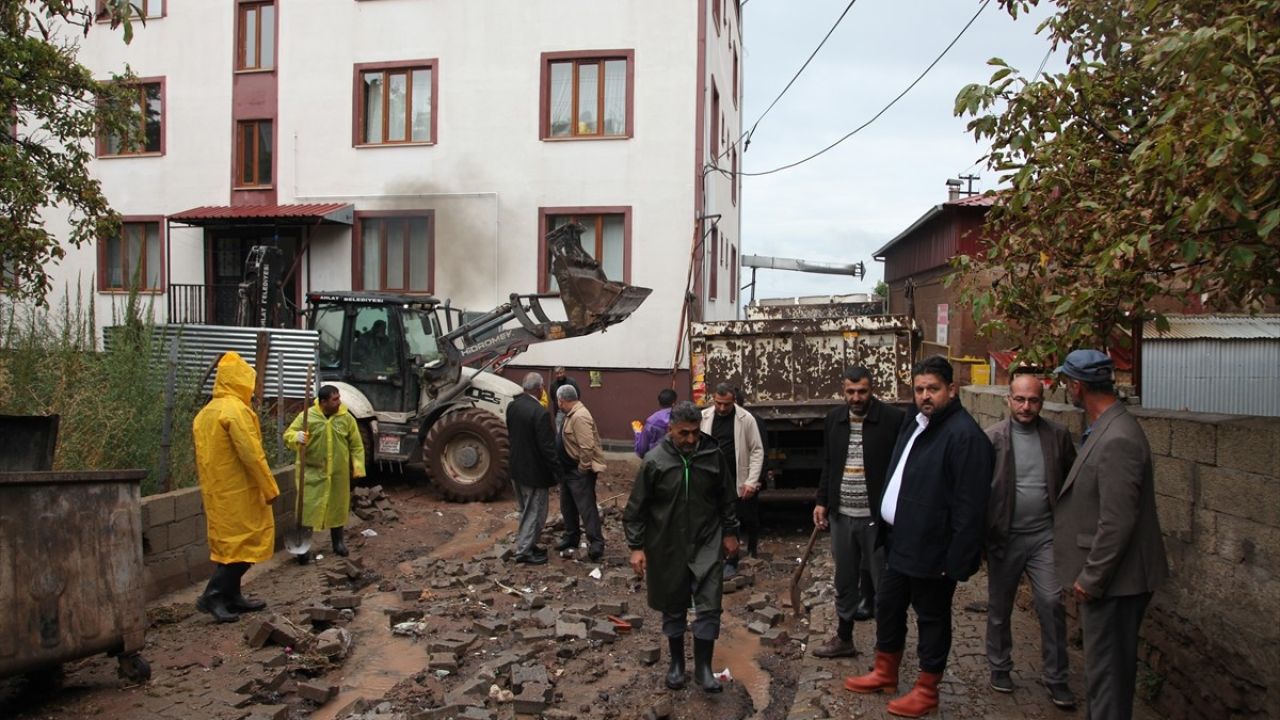 Bitlis'te Şiddetli Yağışlarla Sel Felaketi