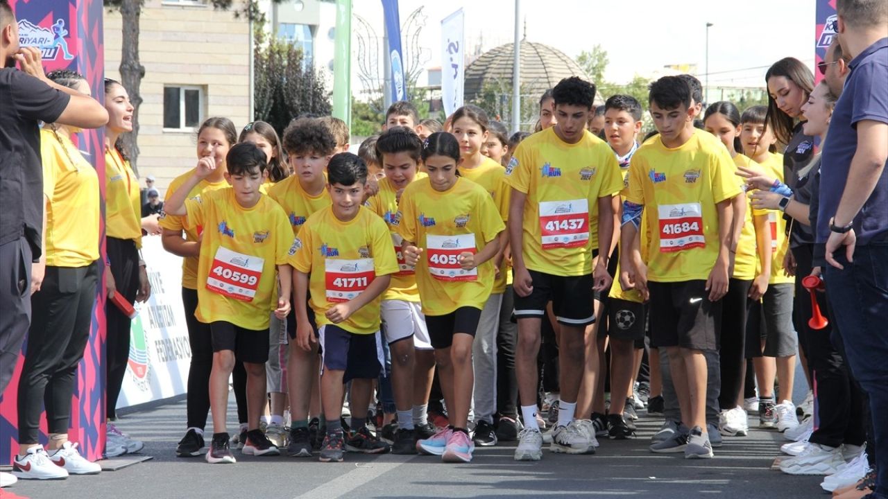 Uluslararası Kayseri Yarı Maratonu Öncesi Çocuk Yarışları