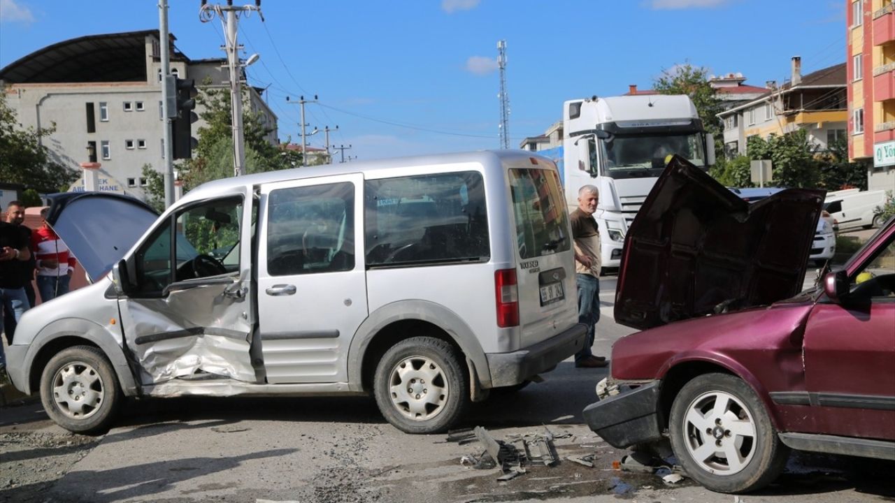 Samsun'da Trafik Kazası: 3 Yaralı