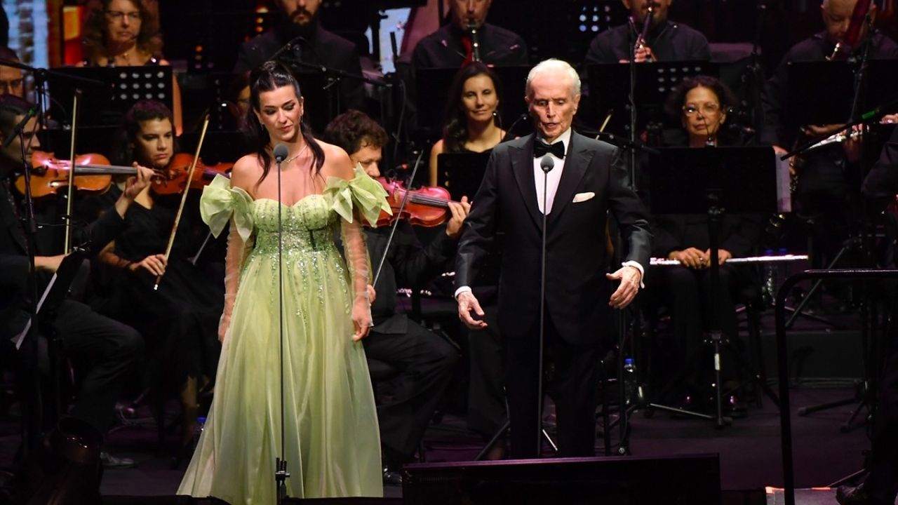 Jose Carreras İstanbul'da Unutulmaz Bir Konser Verdi