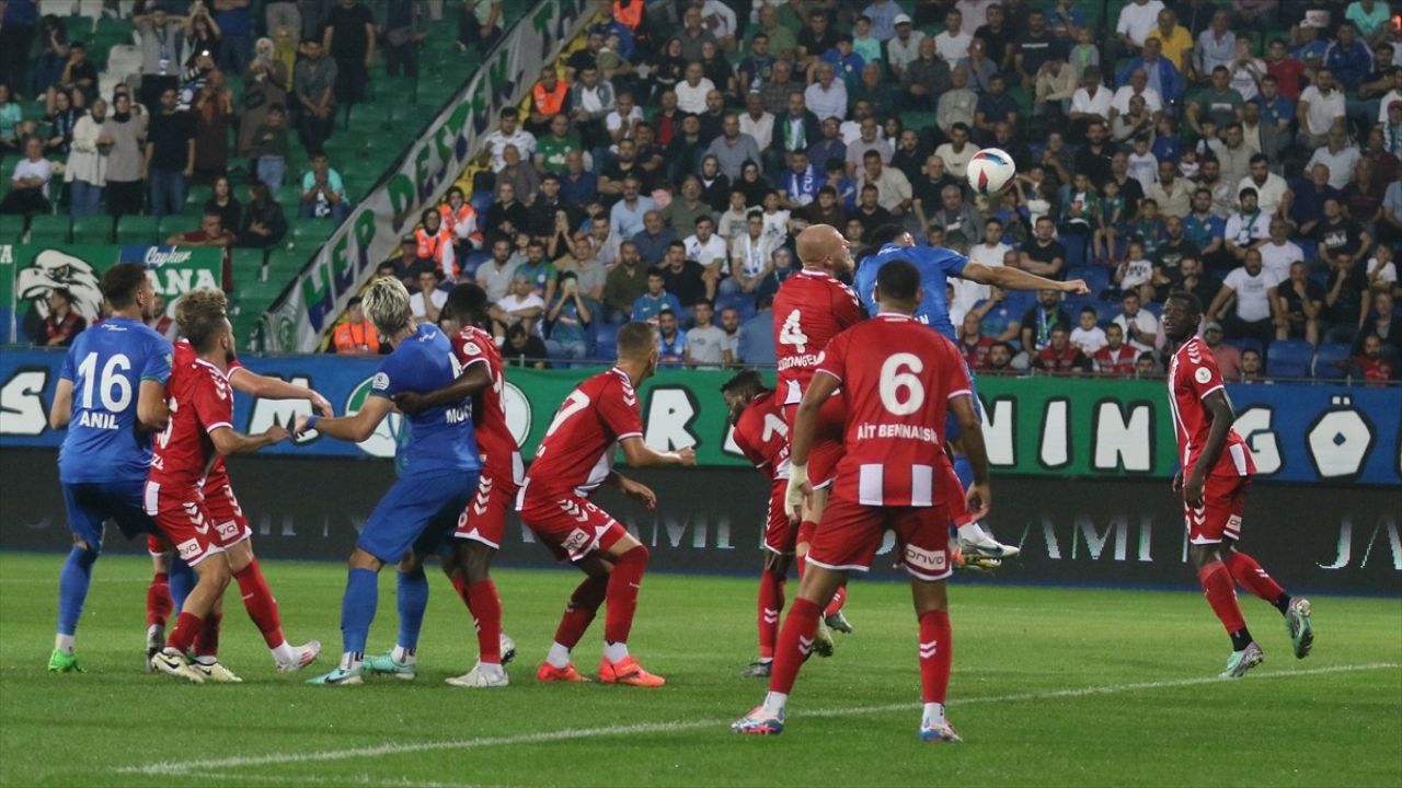 Samsunspor, Çaykur Rizespor'u Deplasmanda Yendi