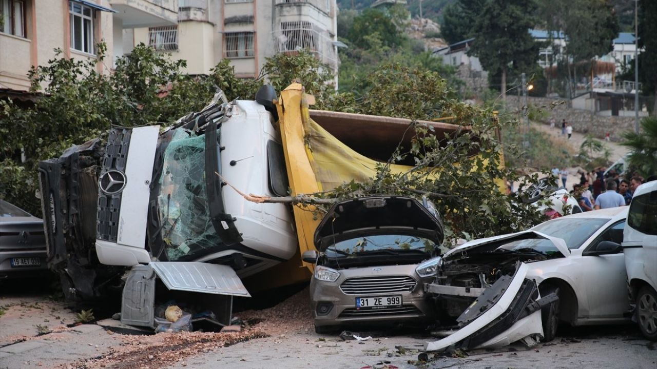 Hatay'da Fren Arızası Faciası: 5 Yaralı