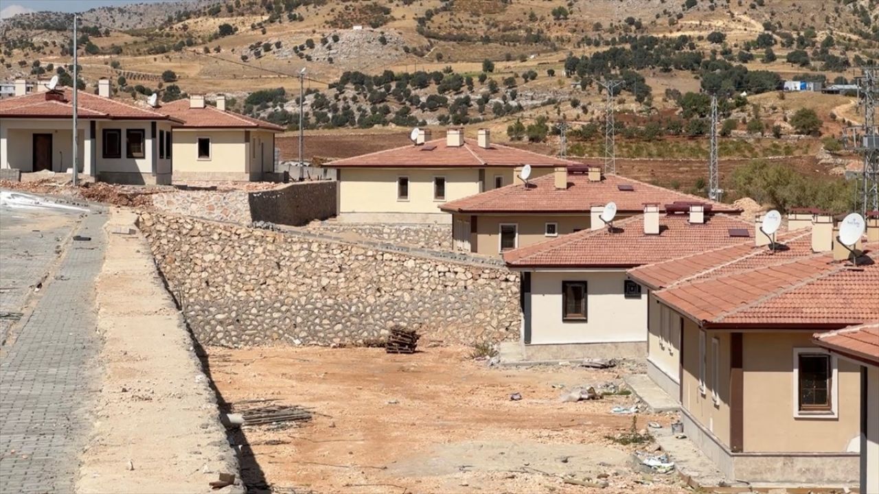 Adıyaman'da Depremzedelere Yeni Köy Evleri İnşası Devam Ediyor