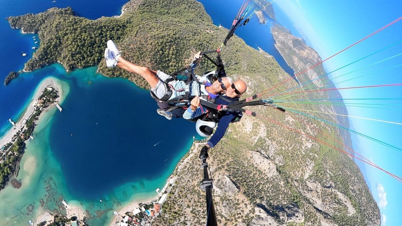 Hollandalı Turistler Fethiye'de Yamaç Paraşütü Heyecanı Yaşadı