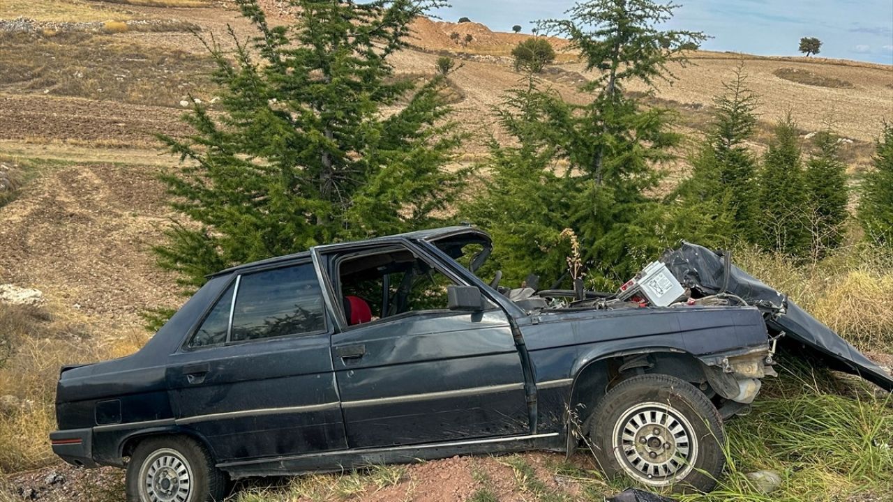 Uşak'ta Trafik Kazası: Anne ve Oğlu Hayatını Kaybetti