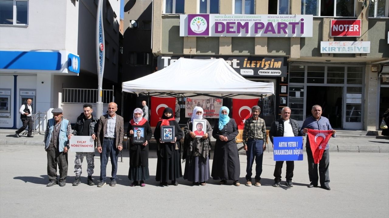 Muş'ta Aileler 'Evlat Nöbeti' Eylemini Sürdürüyor