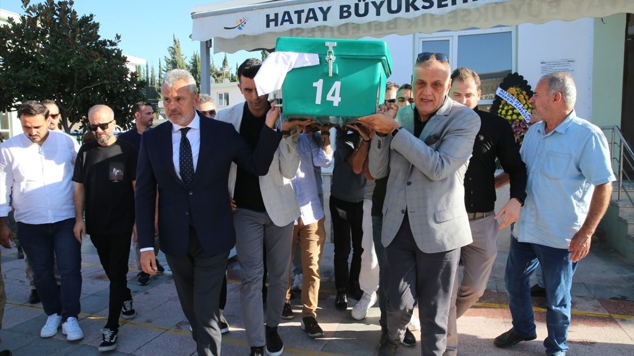 Tomris Giritlioğlu'nun Cenazesi Hatay'da Toprağa Verildi