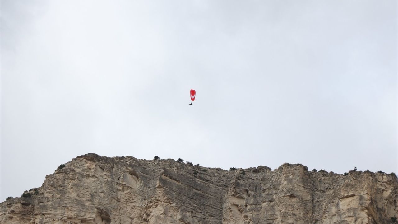 Erzurum'da Ekstrem Spor Şöleni: Wingsuit ve Akrobasi Gösterisi