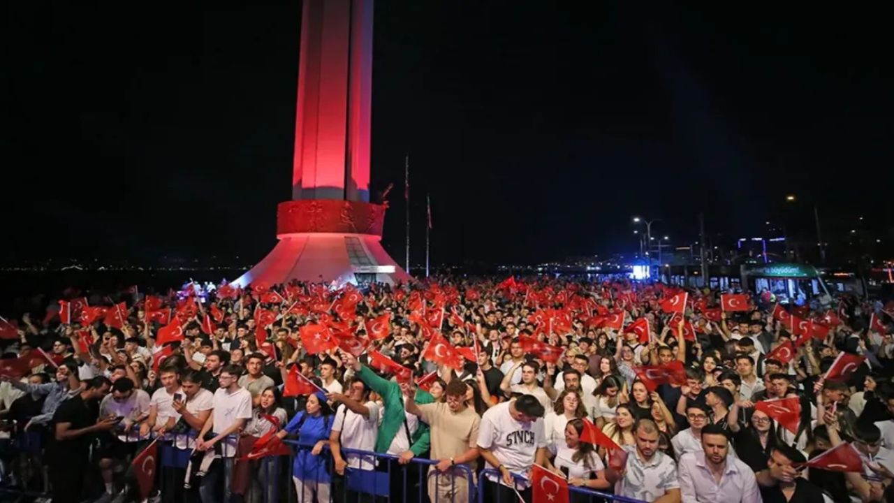 Karşıyaka'da coşkulu 19 Mayıs kutlaması!