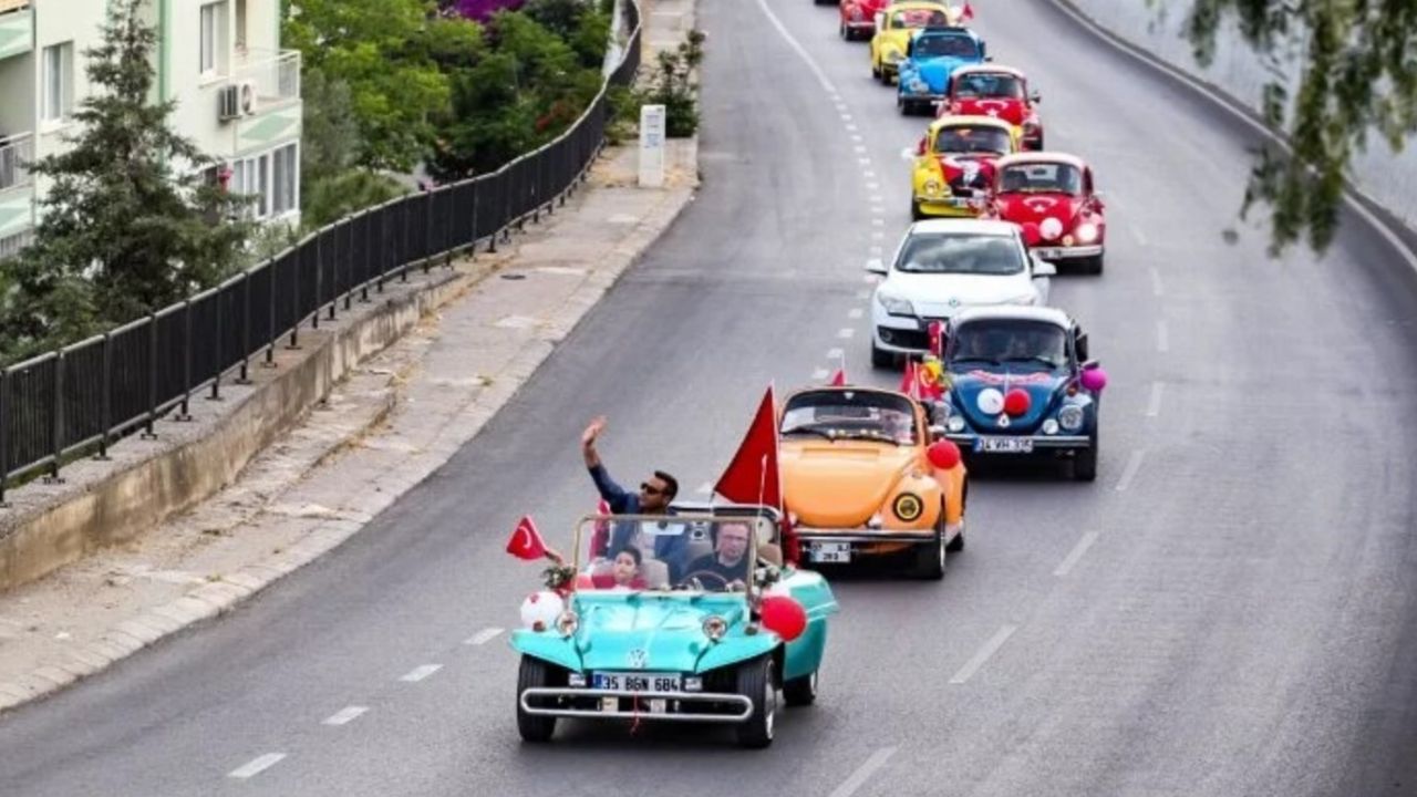 Çiğli'de 19 Mayıs kutlamaları kapsamında Vosvos turu düzenlendi