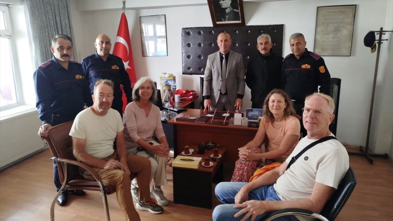 Kars'taki Yangın Kurtulan Hollandalı Turistlerden İtfaiyecilere Teşekkür Ziyareti