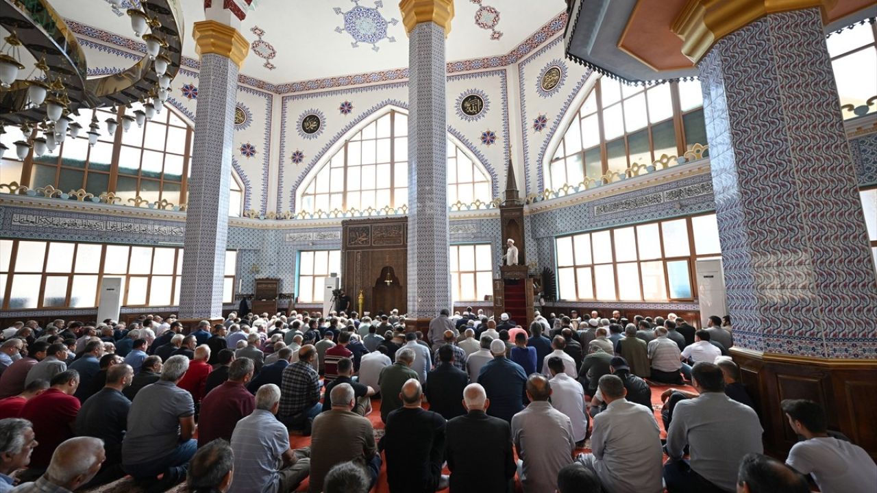 Diyanet Başkanı Erbaş, Ticarette Dürüstlüğü Vurguladı