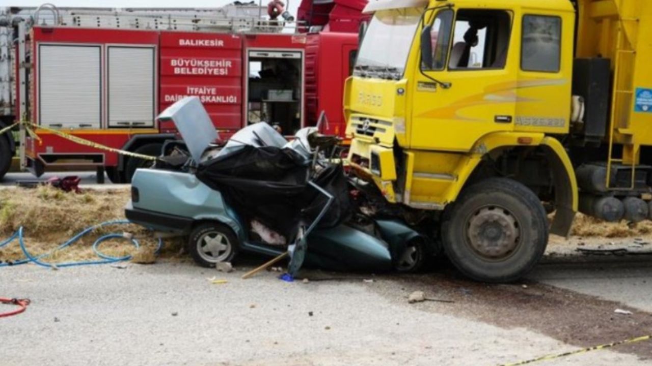 İzmir'de trafik kazası: 3 kişi yaşamını yitirdi