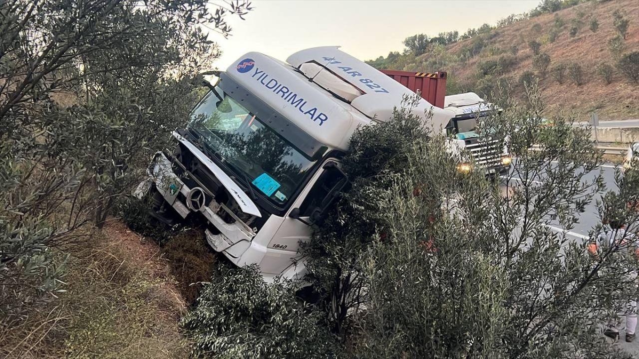 Kocaeli'de Tır Kazası: Sürücü Yaralı