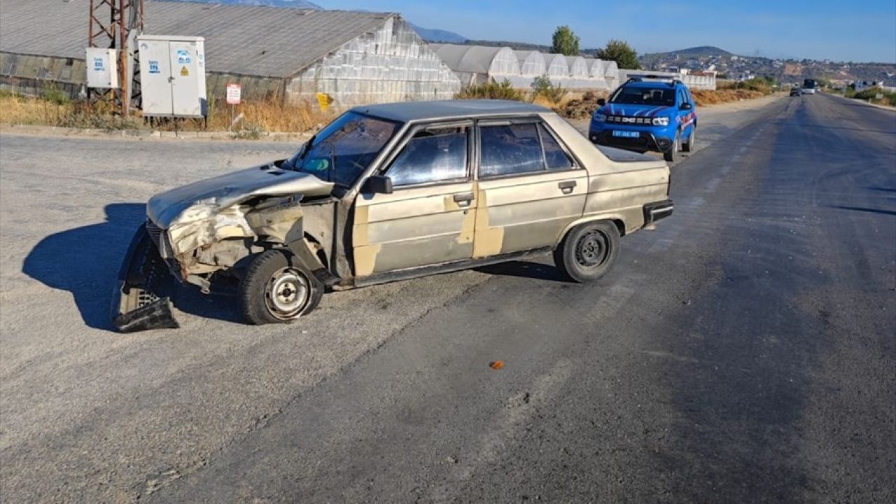 Antalya'da Motosiklet ve Otomobil Çarpışması: Bir Yaralı