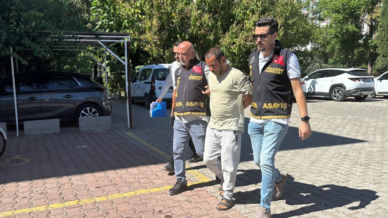 Antalya'da Bıçaklı Saldırı: 1 Ölü, 1 Yaralı