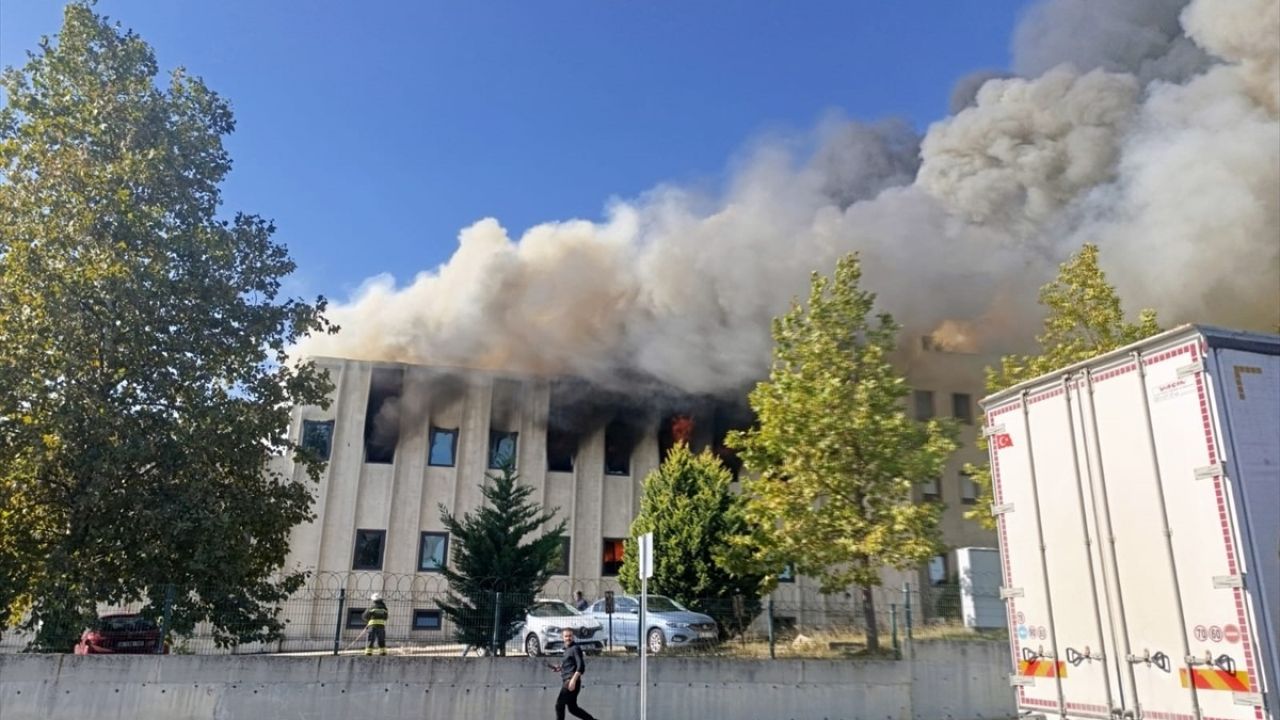 Tekirdağ'da Deri Fabrikasında Yangın Çıktı