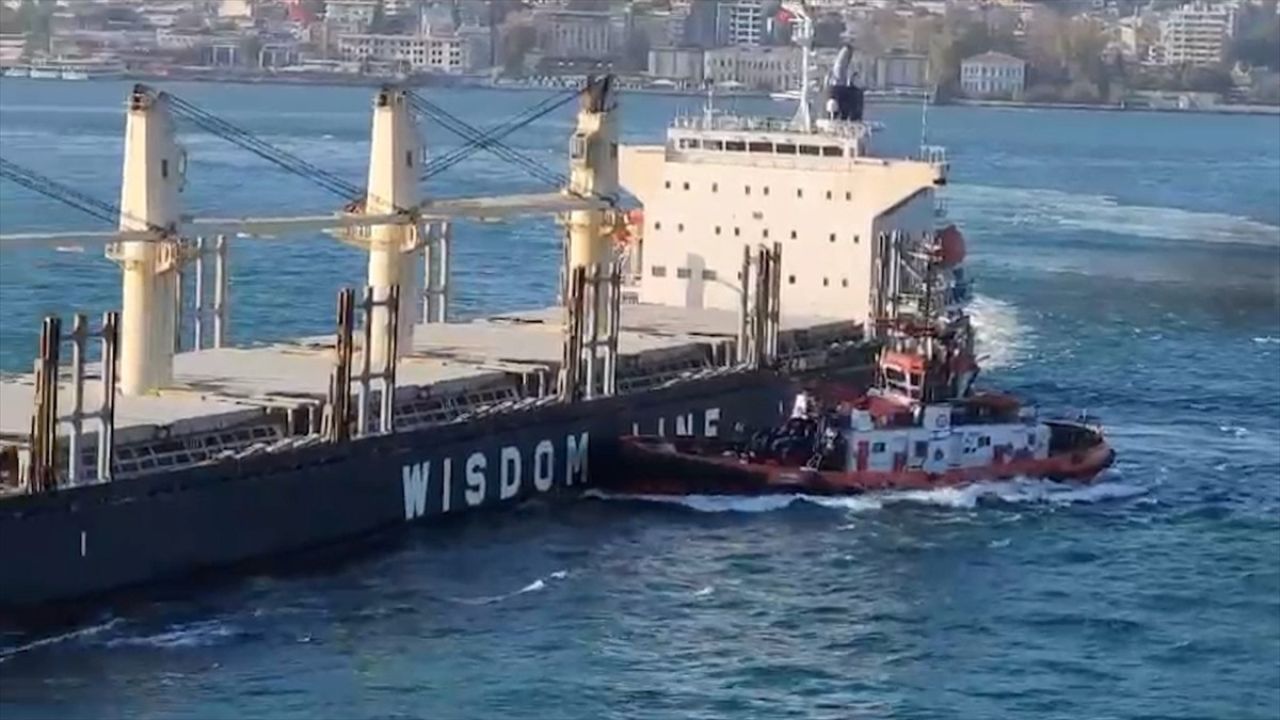 Üsküdar'da Gemi Kazası: Yük Gemileri Çarpıştı