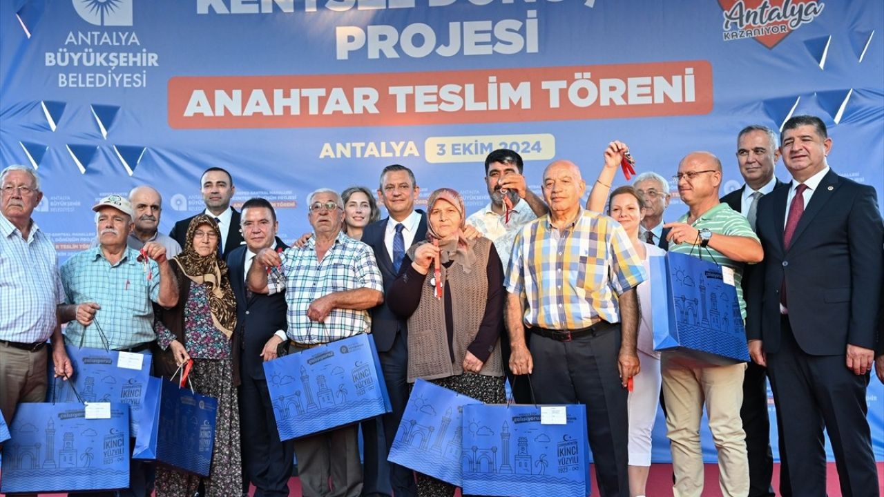 Özgür Özel Antalya'da Konuştu: Anayasa ve Adalet Vurgusu