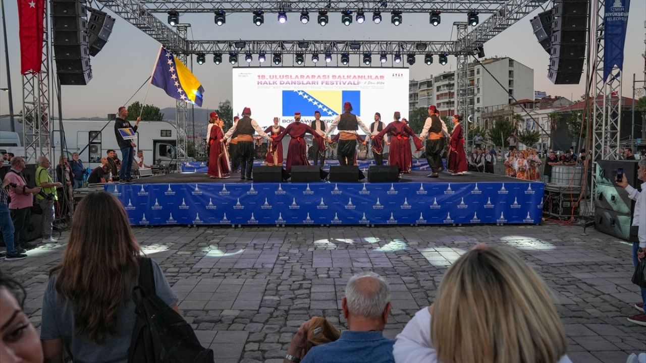 İzmir'de Uluslararası Balkanlılar Halk Dansları Festivali Coşkusu