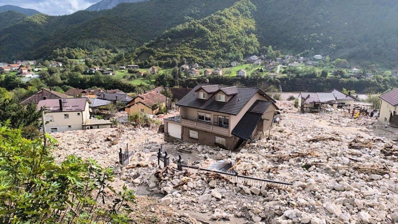 Bosna Hersek'te Şiddetli Yağışlar Sel Felaketine Neden Oldu