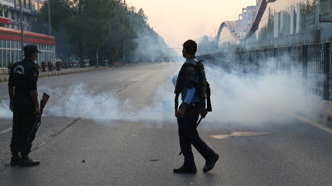 Pakistan'da İmran Han İçin Protestolar Gerginleşiyor