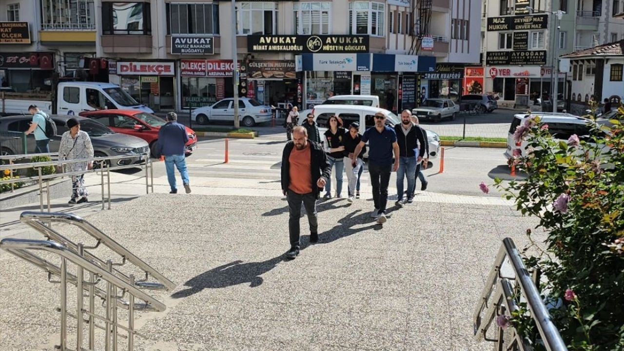 Çorum'da Hırsızlık Şüphelileri Tutuklandı