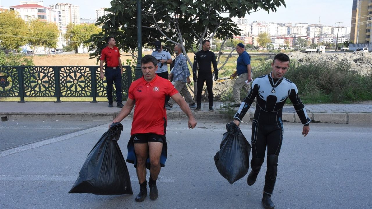 Samsun'da Su Kenarındaki Temizlik Çalışması