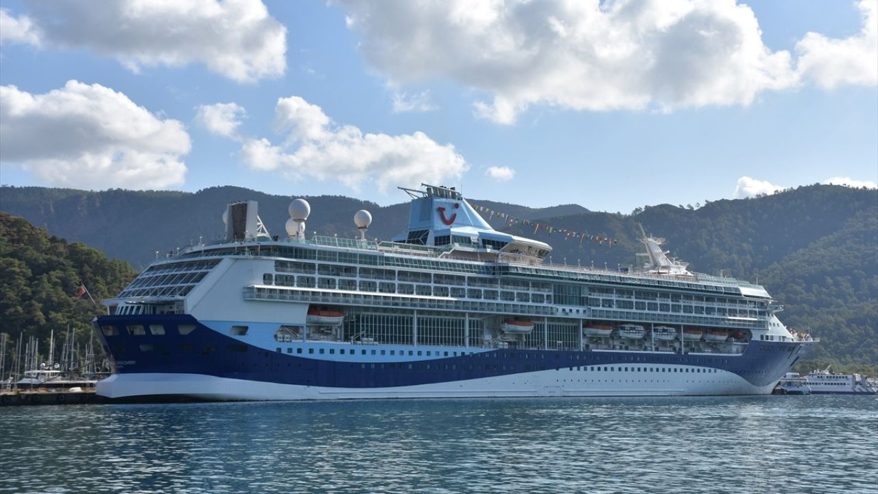 Marmaris'te Marella Discovery Gemisi Coşkuyla Karşılandı