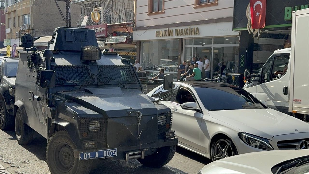 Adana'da El Bombası Bulundu, Polis Soruşturma Başlattı