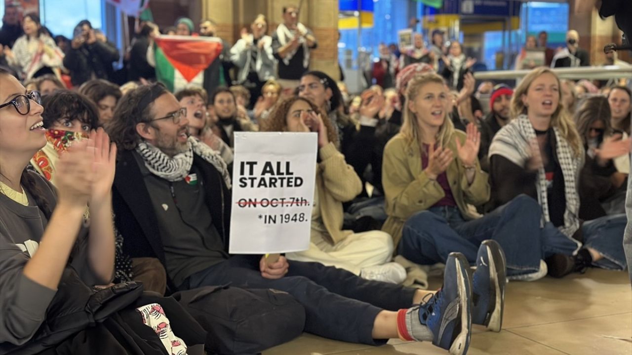 Hollanda'da Gazze'deki Soykırıma Karşı Protesto