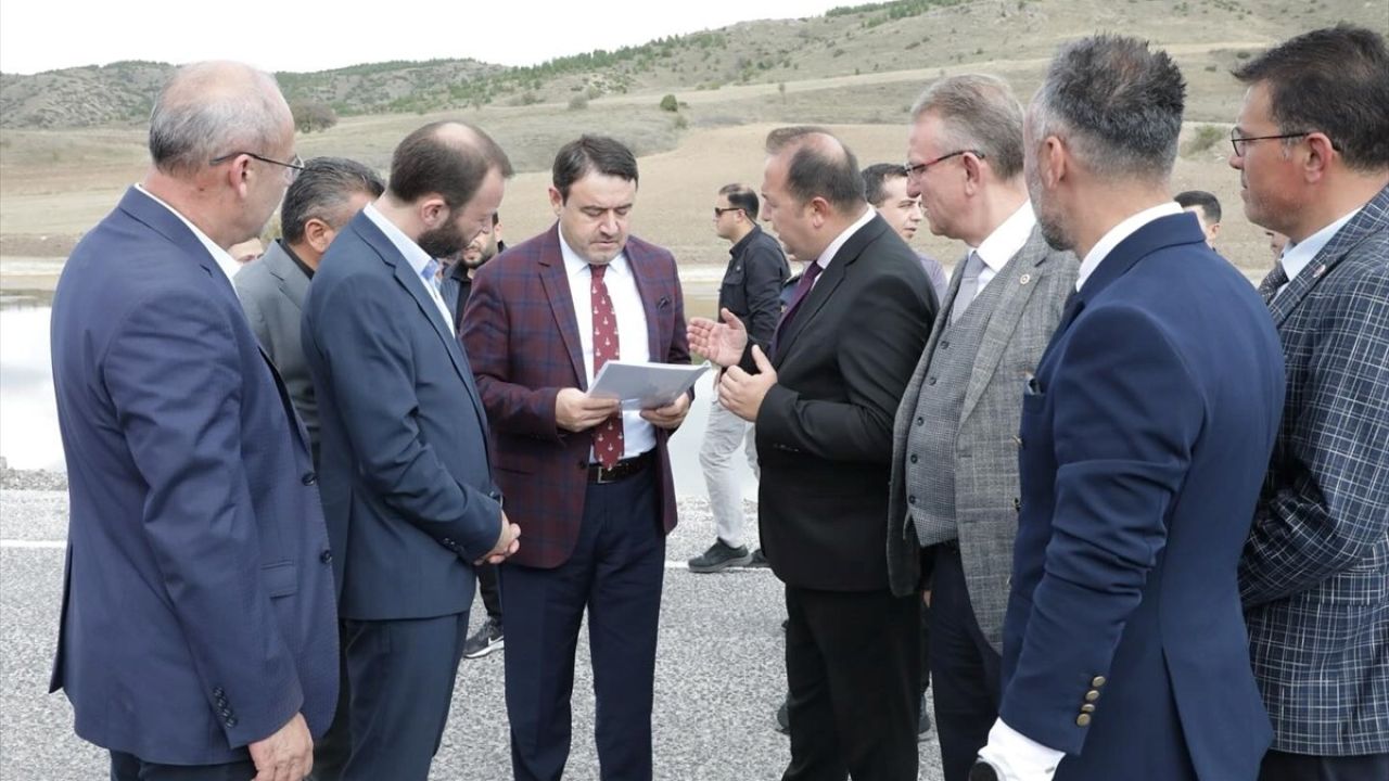 Kütahya'da Heyelan Sonrası Kara Yolu Yeniden Trafiğe Açıldı