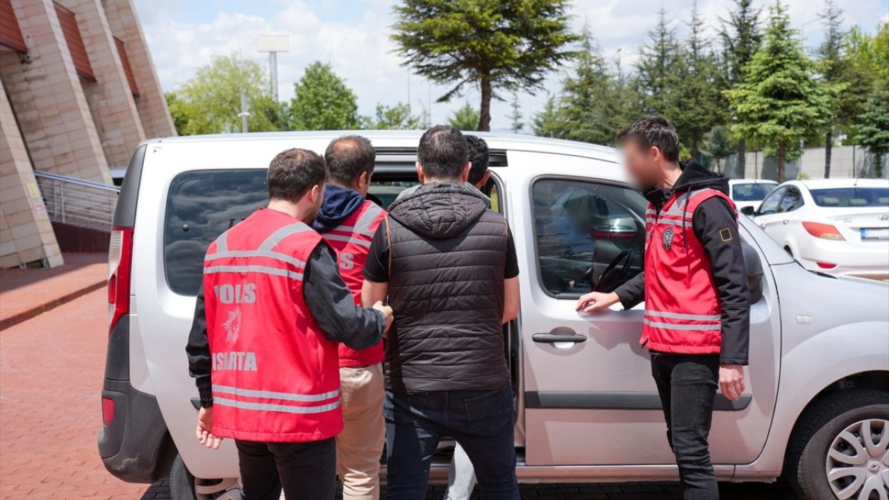 Isparta'da Maske Takıp Hırsızlık Yapan İki Kişi Tutuklandı