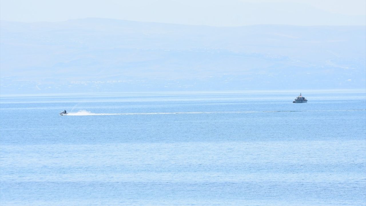 Van'da Kaybolan Üniversite Öğrencisinin Arama Çalışmaları Sürüyor