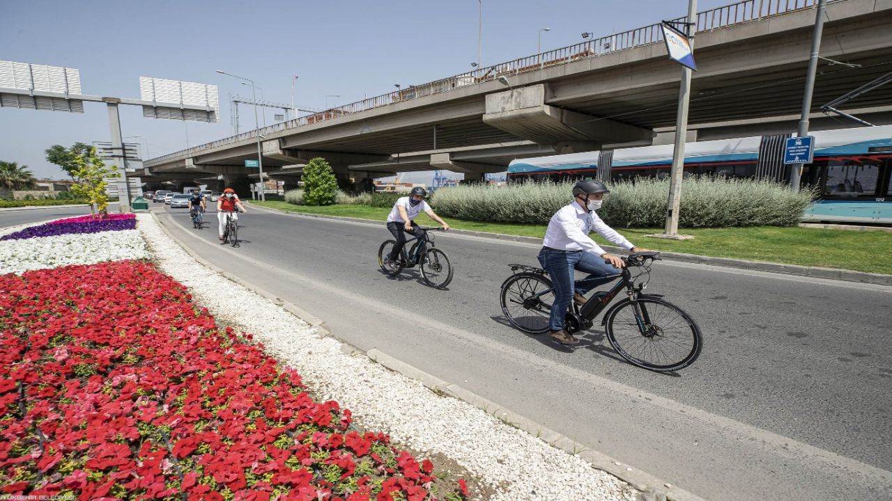 İzmir'de bisiklet yollarının kapatılmasına tepkiler çığ gibi büyüdü