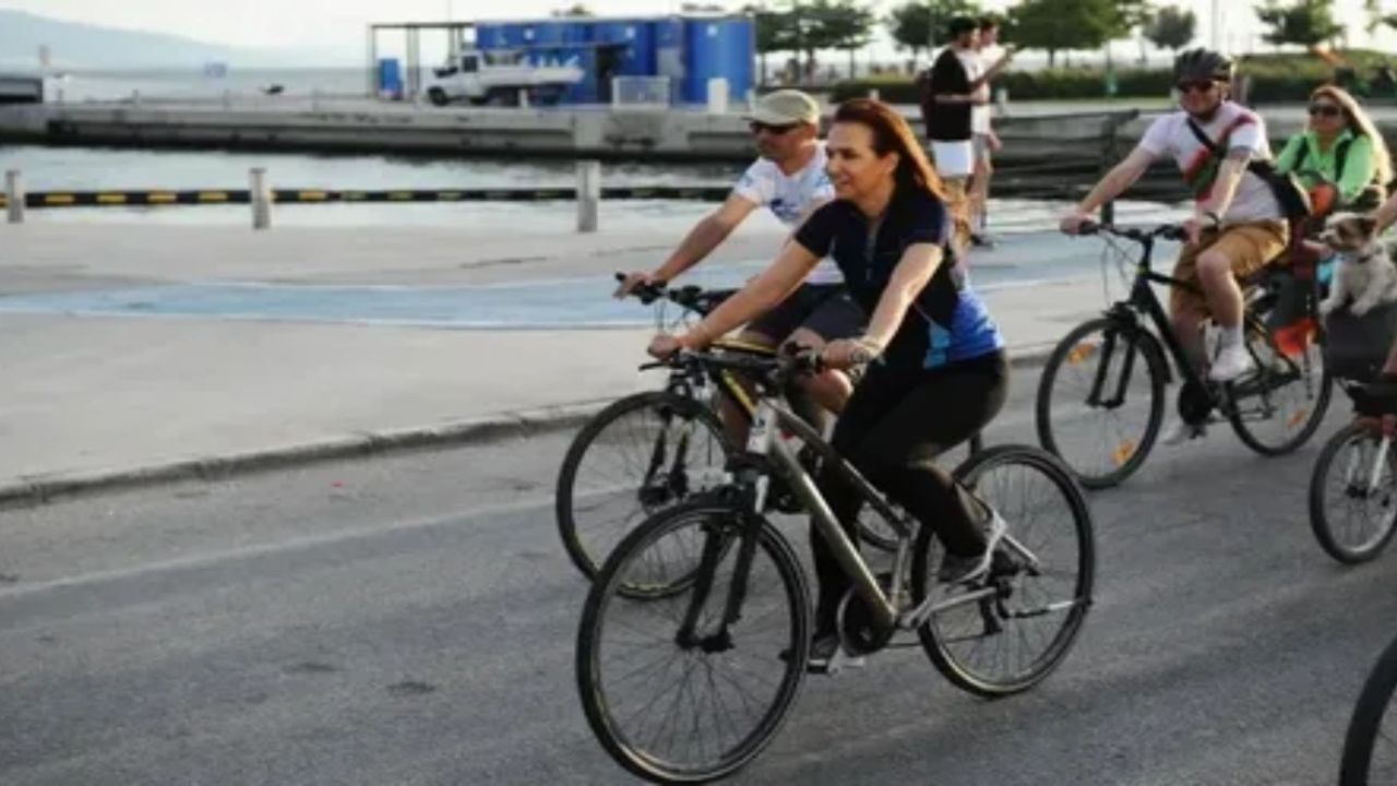 Dünya Bisiklet Günü'nde ESHOT şoförlerine farkındalık eğitimi verildi
