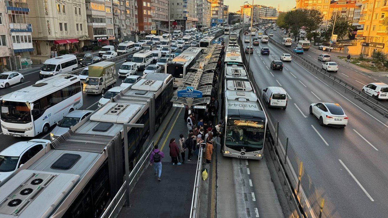 İstanbul’da Sabah Trafiği Yoğunluğu: Kentin Bazı Noktalarında Aksaklıklar!