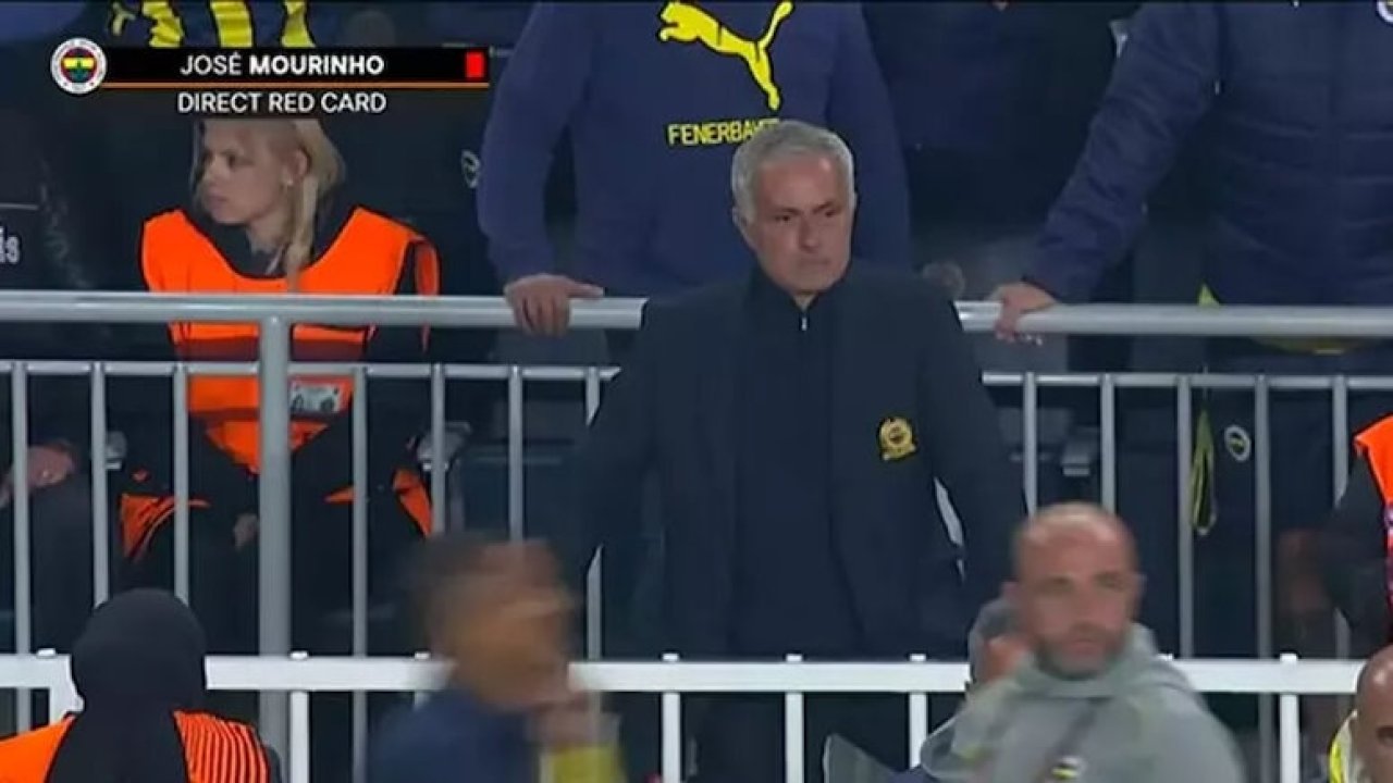 Mourinho'nun İtirazı: Kırmızı Kartla Tribüne Gönderildi