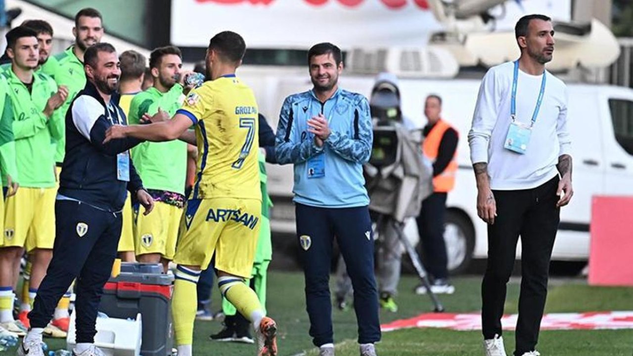 Mehmet Topal'lı Petrolul Ploieşti, Geriden Gelerek Zaferle Ayrıldı: Poli Iaşi 3-1