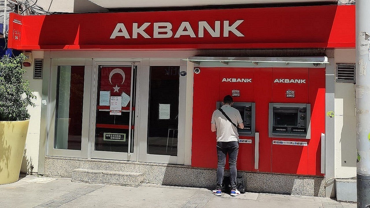 Akbank’tan 3 Ay Ertelemeli İhtiyaç Kredisi Devam Ediyor