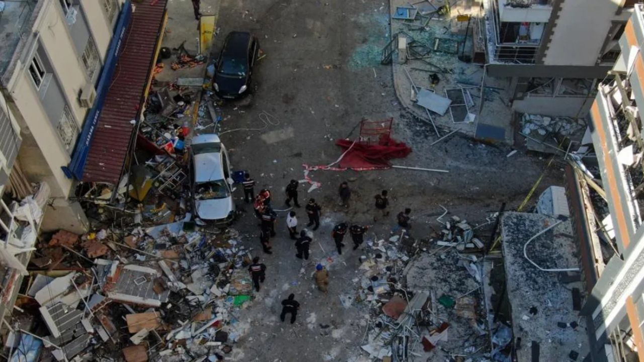 İzmir Torbalı'daki patlama sonrası hasar tespit çalışmaları sürüyor