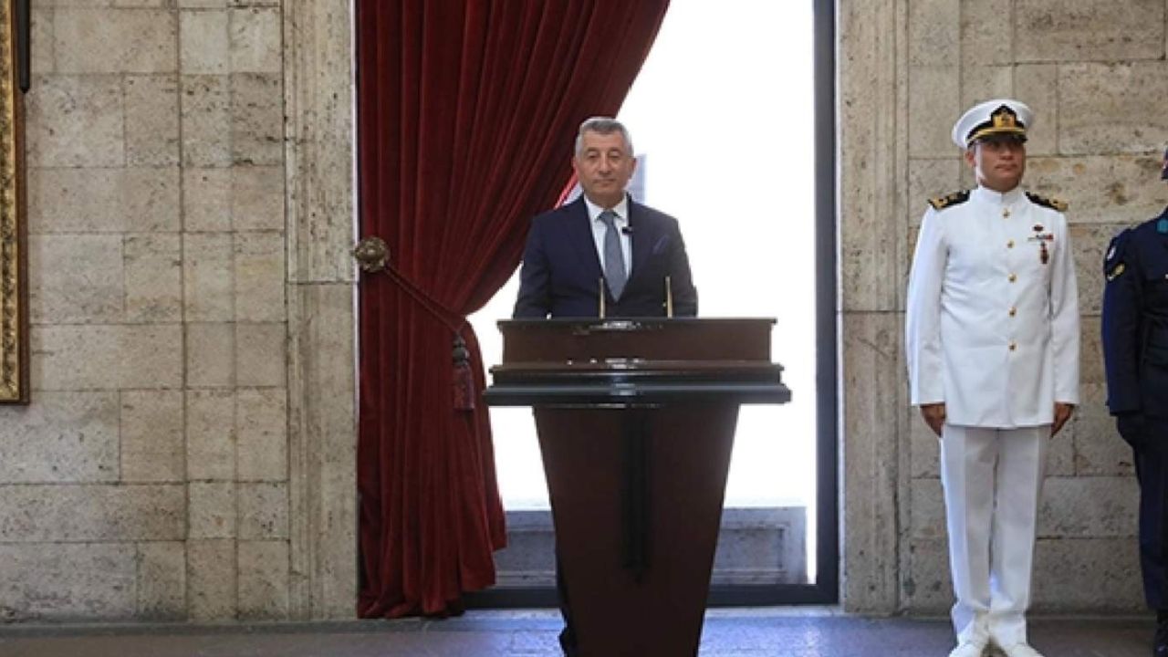 Güzelbahçe Belediye Başkanı Günay, Anıtkabir'i ziyaret etti