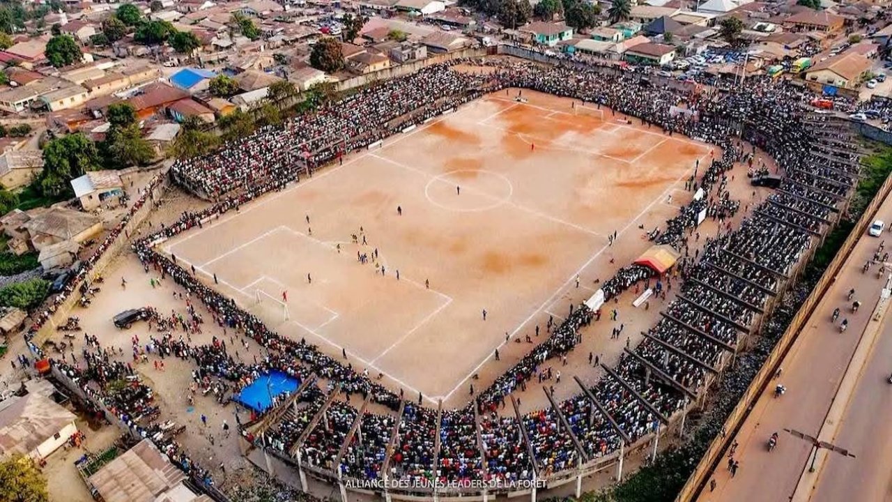 Gine’de Futbol Maçında Çıkan Çatışmalarda Yüzlerce Ölü