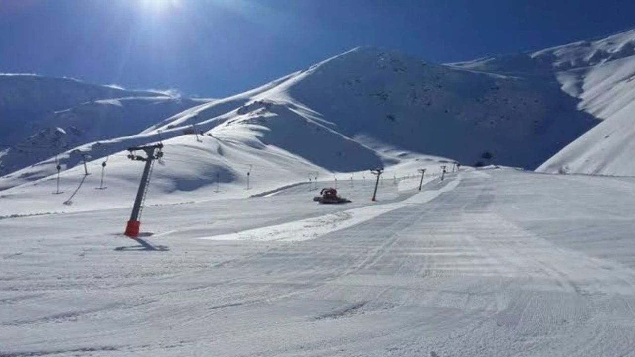 İzmir'in zirvesinde kar kalınlığı 30 santimetreye ulaştı!